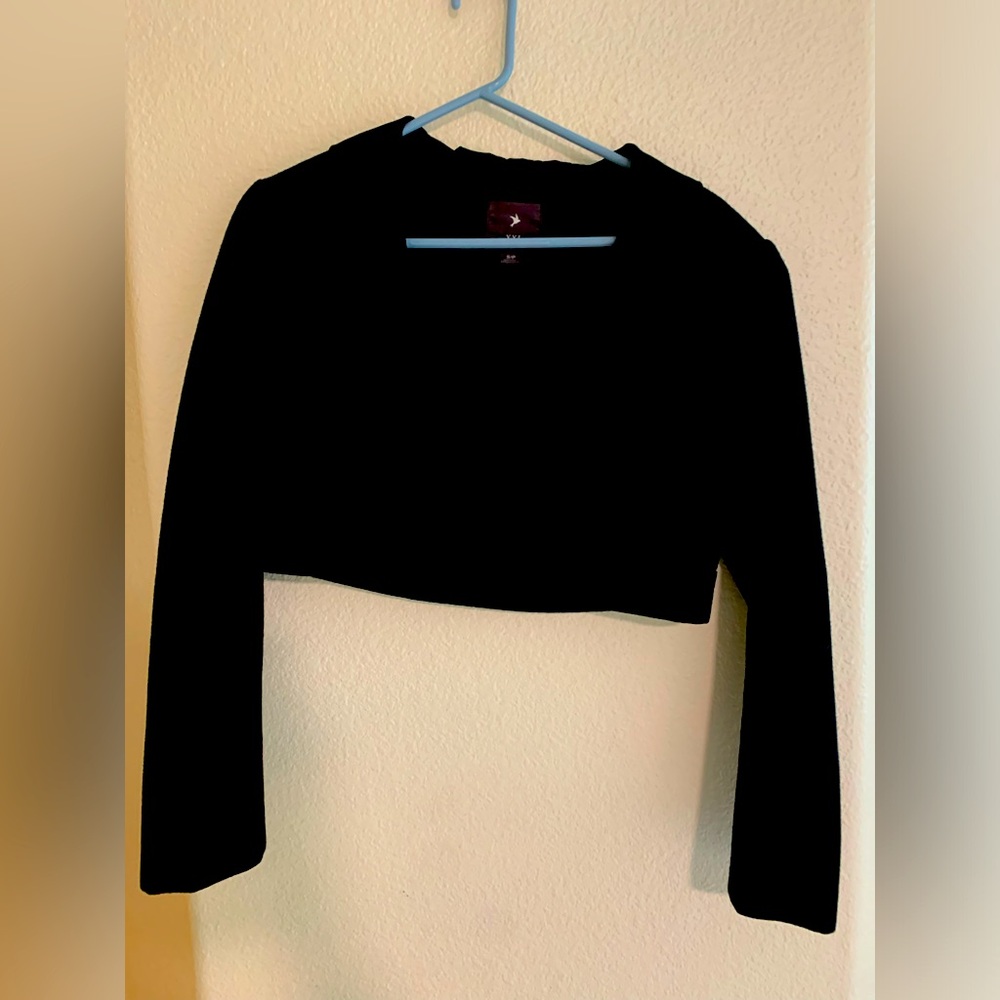 Cropped Black Suit/Business jacket. Looks amazing for work or a night out!